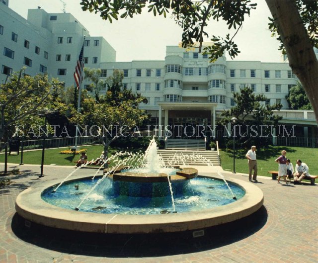 The fountain at the entrance of Saint John's Health Center, 1989Bill Beebe Collection (1998.1.1279)