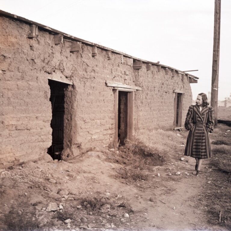 Photo Adobe home woman walking past