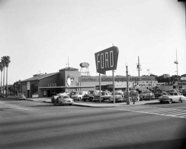 The car lot of Santa Monica Ford dearlership